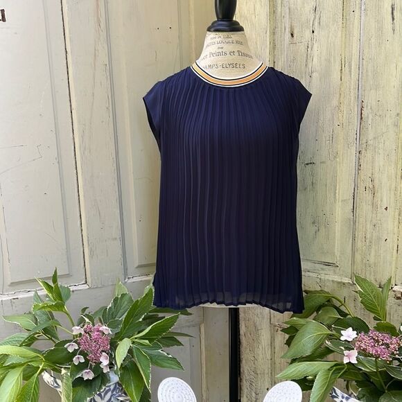 DR2 navy blue pleated sleeveless shirt. Size M - Picture 1 of 6